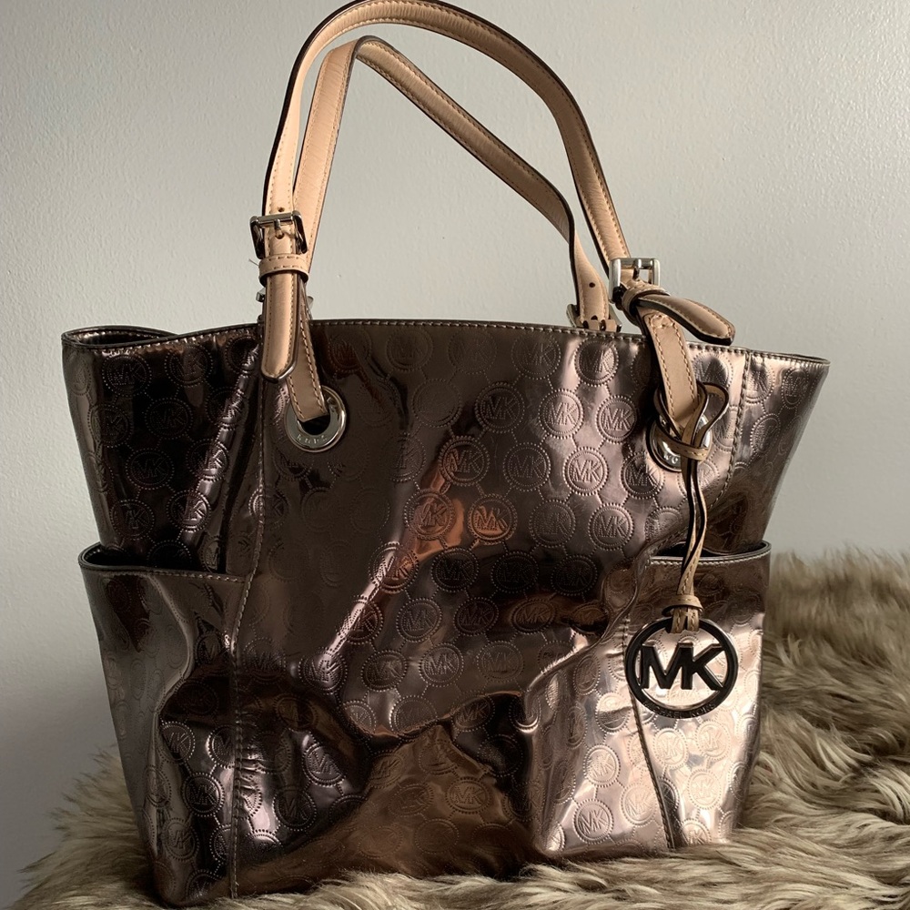 Michael Kors bag. Only used a few times, like new.